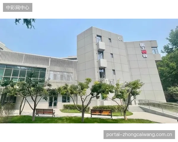 许多体育园区名为“孵化器”,实则只提供场地和资金,缺乏深度投后管理,这是对创业生态的伤害 许多体育园区名为“孵化器”,实则只提供场地和资金,缺乏深度投后管理,这是对创业生态的伤害